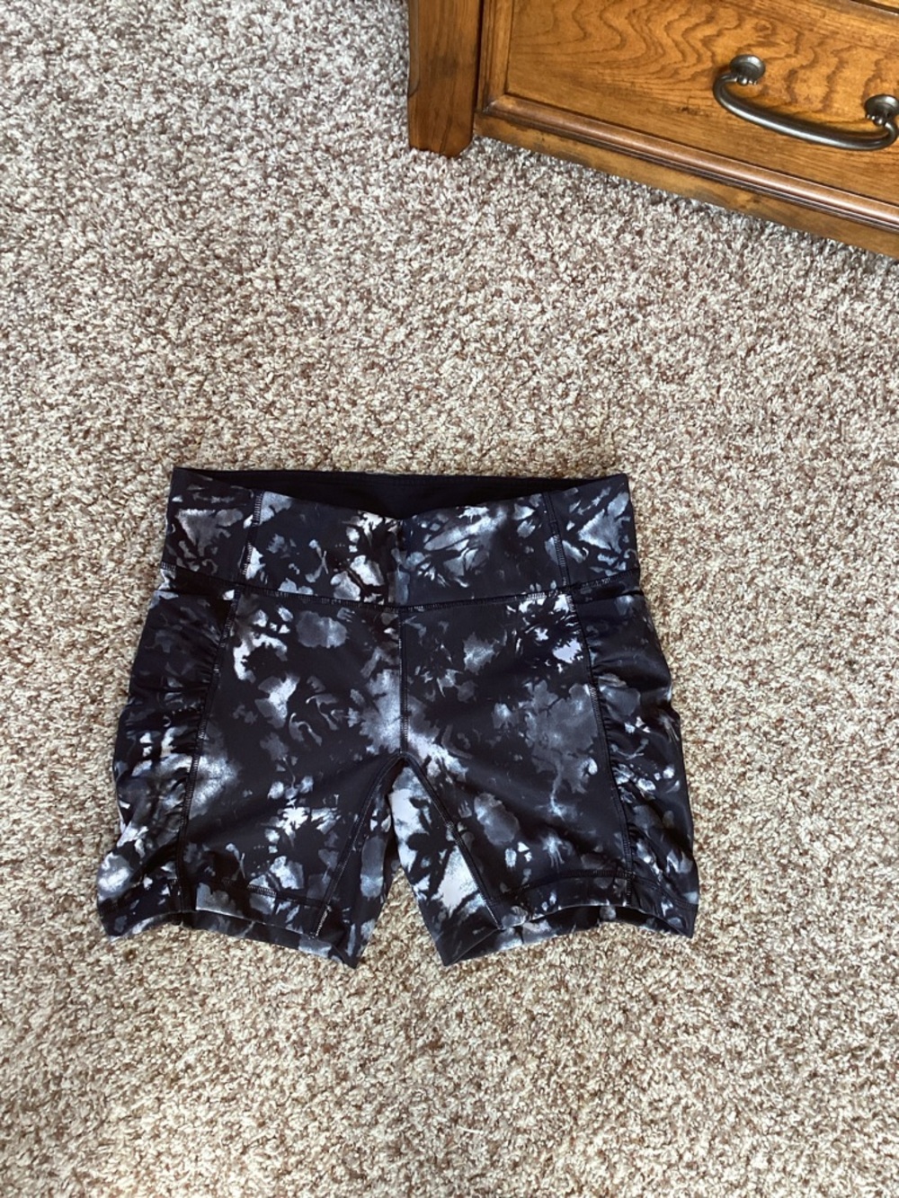Lululemon Women’s Black Tie-Dye Active Shorts